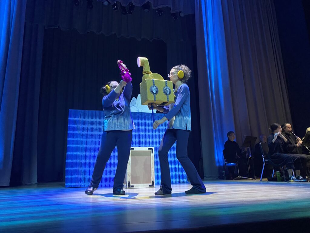 ننگے پاؤں کٹھ پتلی تھیٹر