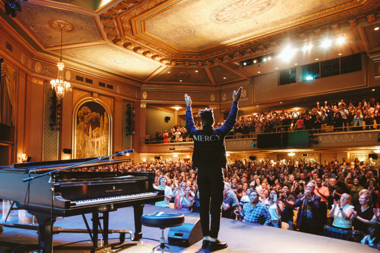 Virginia Commission for the Arts پورے ورجینیا میں متحرک کمیونٹیز کو ایندھن دینے کے لیے $5 ملین سے زیادہ کی سرمایہ کاری کرتا ہے